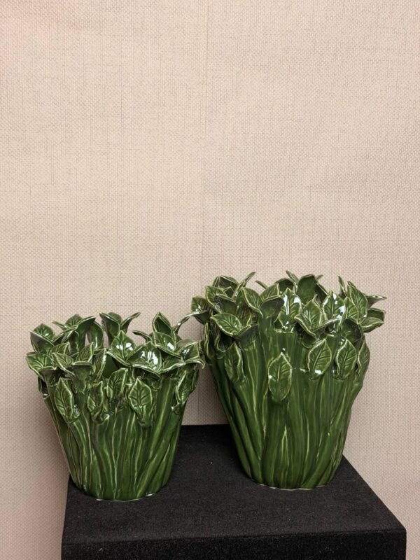 Groene keramische plantenpot met 3D-bladstructuur, groot en klein formaat.