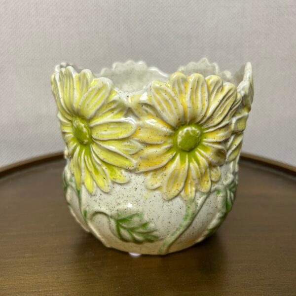 IMG_3983 Keramieken vaas met bloemenreliëf